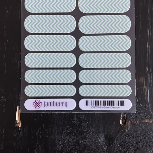 JAMBERRY Nail Wraps - Mint Green Chevron - Picture 4 of 9